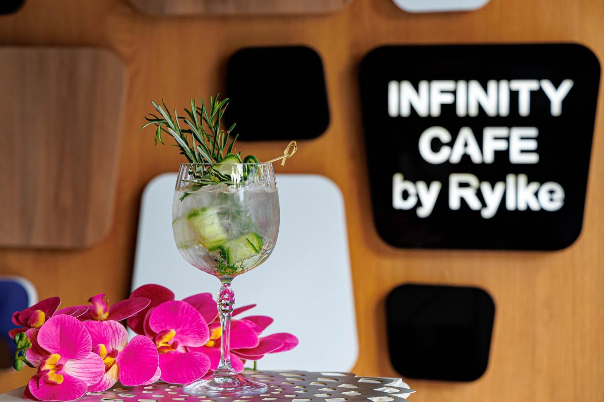 Pensiunea Infinity Târgu Jiu Exteriér fotografie